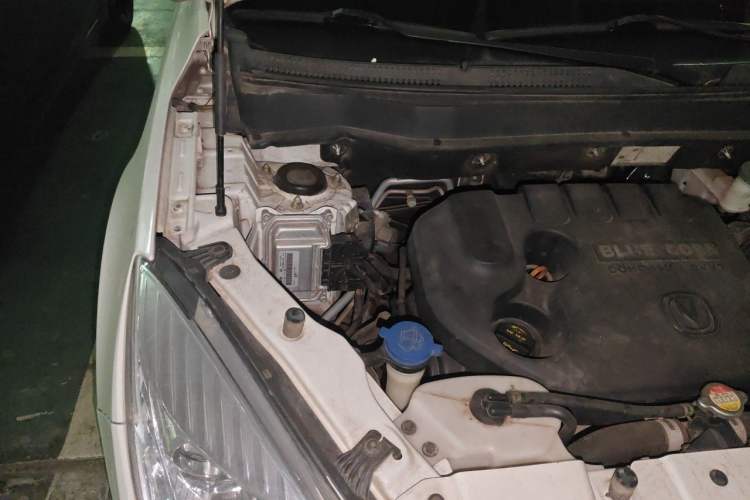 Used CHANGAN CS35 2015 1.6L Manual Luxury Model China IV Standard Engine Bay Right