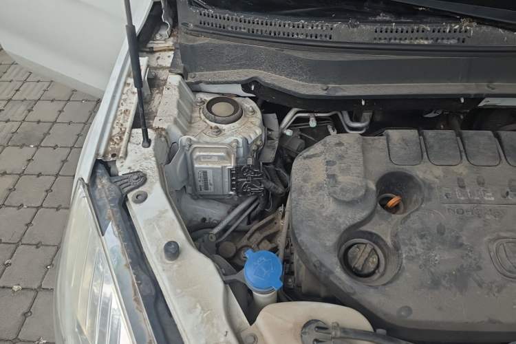 Used CHANGAN CS35 2015 1.6L Manual Luxury Model China IV Standard Engine Bay Right