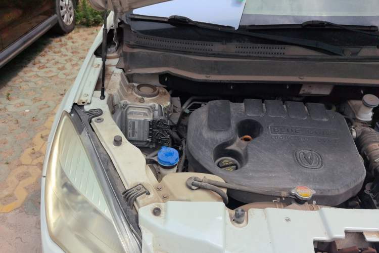 Used CHANGAN CS35 2015 1.6L Automatic Luxury Model China IV Standard Engine Bay Right