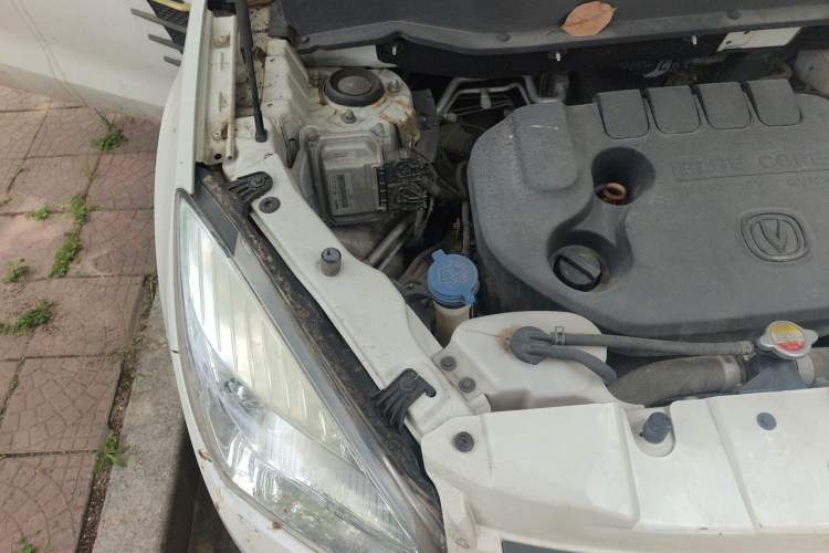 Used CHANGAN CS35 2015 1.6L Automatic Luxury Model China IV Standard Engine Bay Right