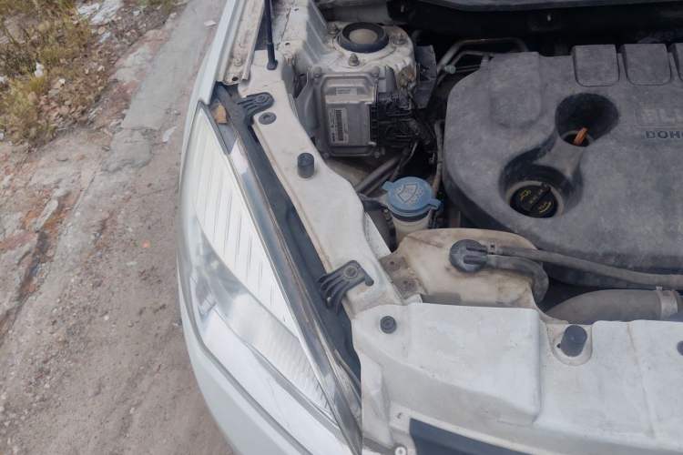 Used CHANGAN CS35 2015 1.6L Manual Luxury Model China IV Standard Engine Bay Right