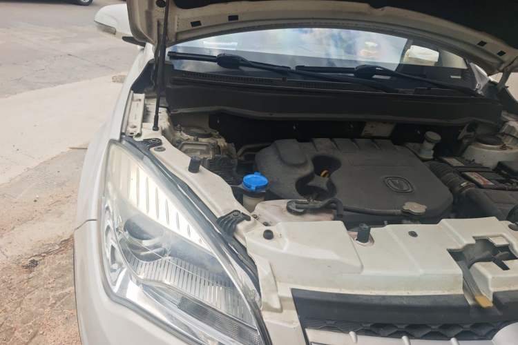 Used CHANGAN CS35 2015 1.6L Manual Luxury Model China IV Standard Engine Bay Right