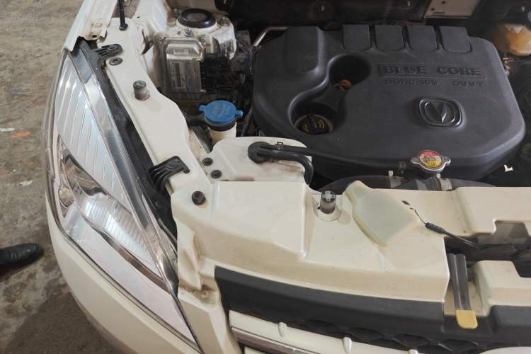 Used CHANGAN CS35 2015 1.6L Automatic Luxury Model China IV Standard Engine Bay Right