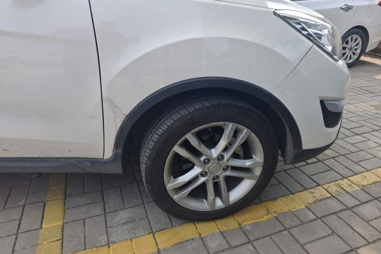 Used CHANGAN CS35 2015 1.6L Automatic Luxury Model China V Standard Exterior 1