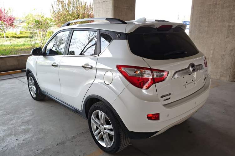 Used CHANGAN CS35 2015 1.6L Automatic Luxury Model China V Standard Exterior 2