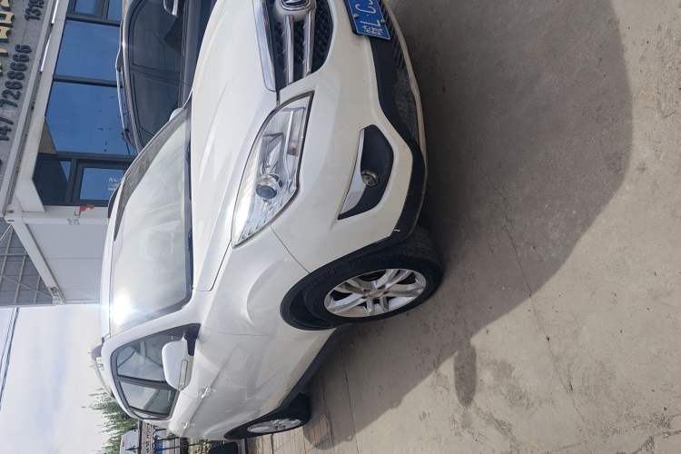 Used CHANGAN CS35 2015 1.6L Manual Luxury Model China V Standard Exterior 3
