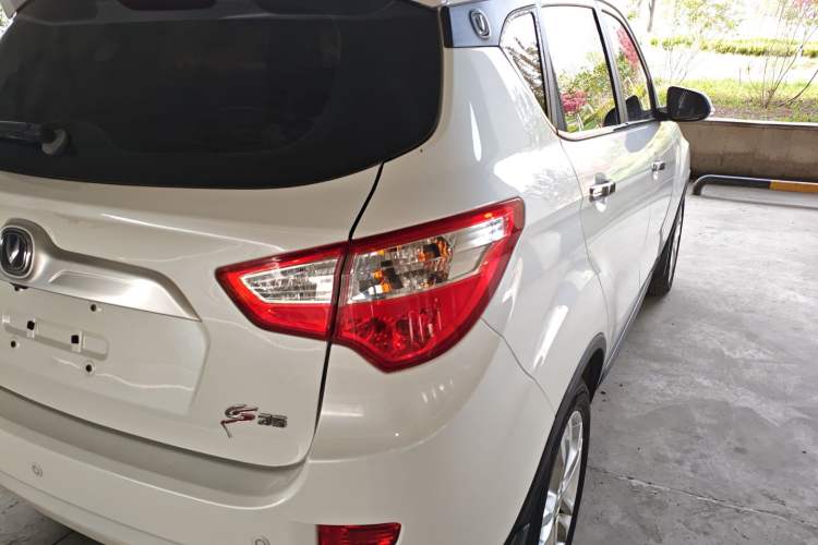 Used CHANGAN CS35 2015 1.6L Automatic Luxury Model China V Standard Exterior 3