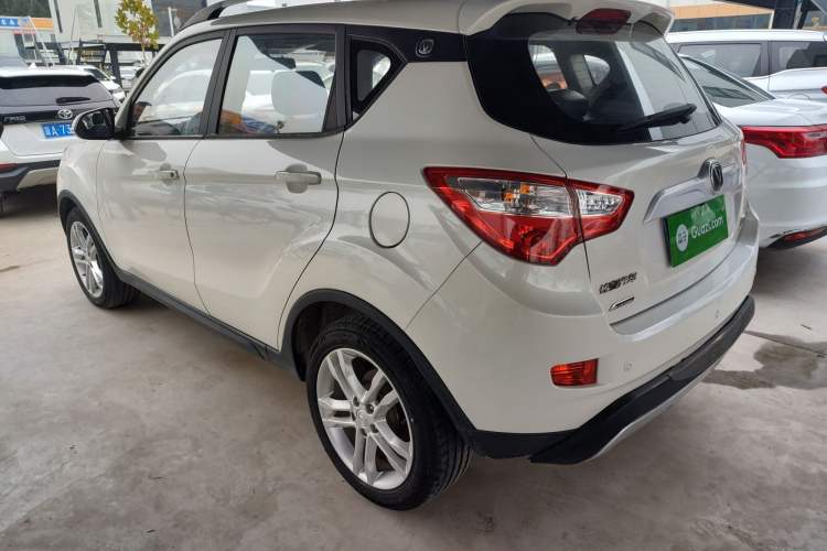 Used CHANGAN CS35 2015 1.6L Manual Luxury Model China IV Standard Exterior 4