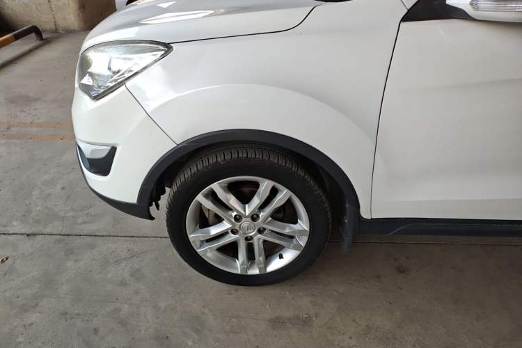 Used CHANGAN CS35 2015 1.6L Automatic Luxury Model China V Standard Exterior 4