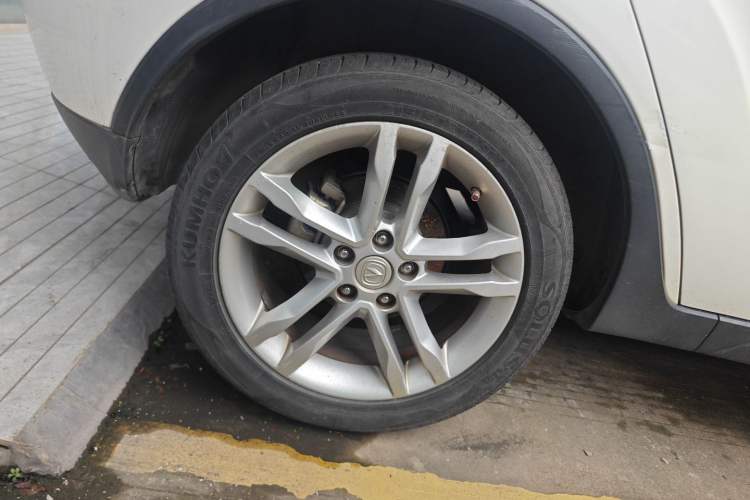 Used CHANGAN CS35 2015 1.6L Manual Luxury Model China V Standard Exterior 5