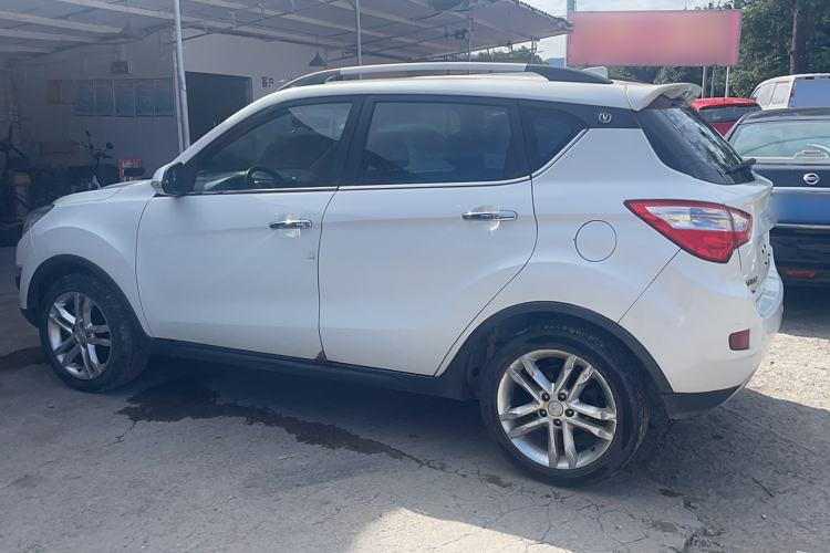 Used CHANGAN CS35 2015 1.6L Automatic Luxury Model China V Standard Exterior 5