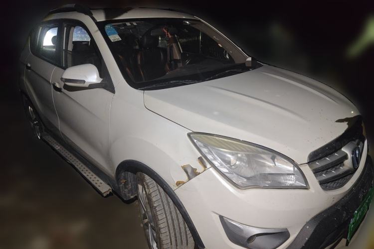Used CHANGAN CS35 2015 1.6L Automatic Luxury Model China IV Standard Front Right 45 Deg