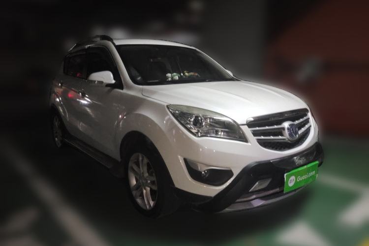 Used CHANGAN CS35 2015 1.6L Automatic Luxury Model China IV Standard Front Right 45 Deg