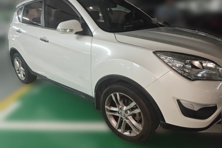 Used CHANGAN CS35 2015 1.6L Automatic Luxury Model China IV Standard Front Right 45 Deg