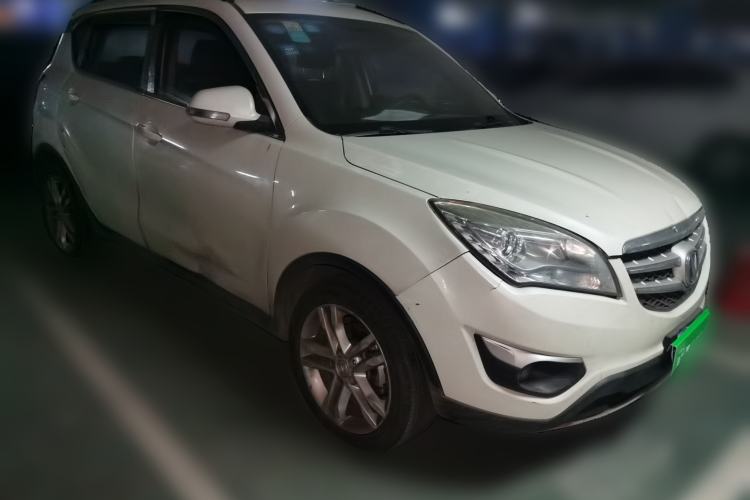 Used CHANGAN CS35 2015 1.6L Manual Luxury Model China IV Standard Front Right 45 Deg