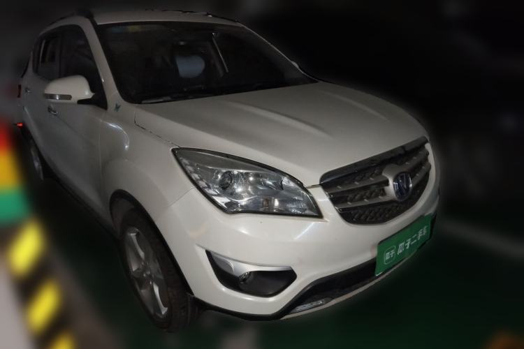 Used CHANGAN CS35 2015 1.6L Automatic Luxury Model China IV Standard Front Right 45 Deg