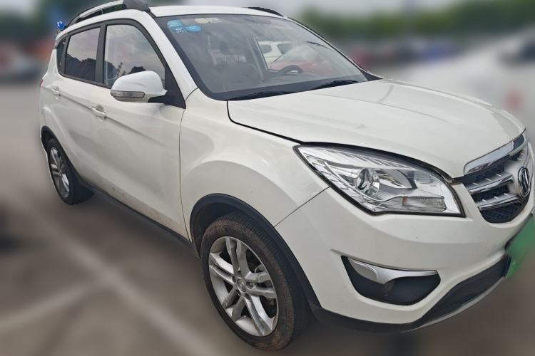 Used CHANGAN CS35 2015 1.6L Manual Luxury Model China IV Standard Front Right 45 Deg