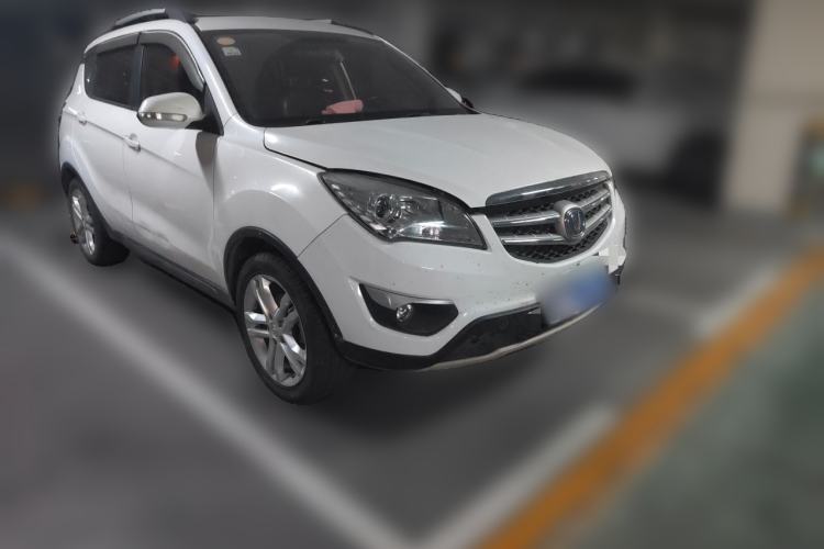 Used CHANGAN CS35 2015 1.6L Manual Luxury Model China IV Standard Front Right 45 Deg