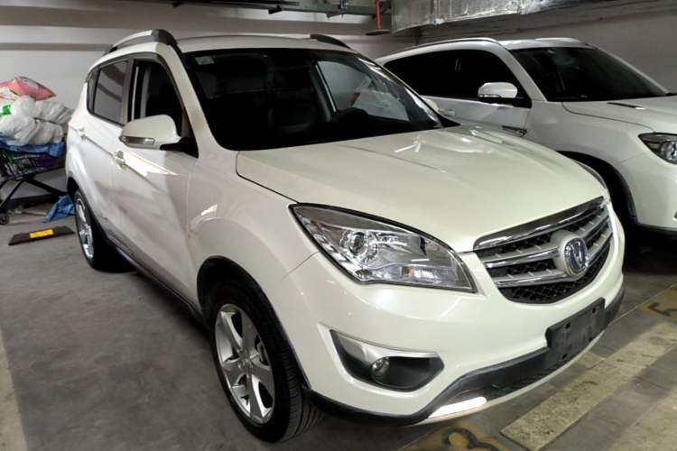 Used CHANGAN CS35 2015 1.6L Manual Luxury Model China IV Standard Front Right 45 Deg