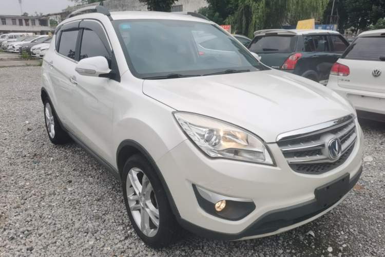 Used CHANGAN CS35 2015 1.6L Automatic Luxury Model China IV Standard Front Right 45 Deg