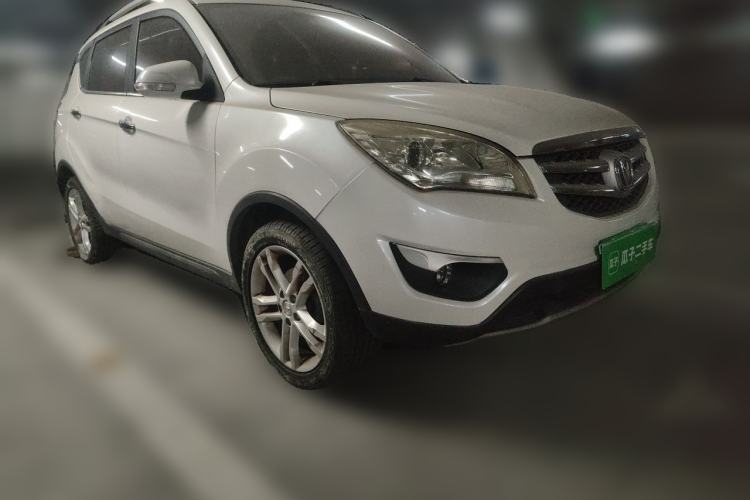 Used CHANGAN CS35 2015 1.6L Automatic Luxury Model China IV Standard Front Right 45 Deg