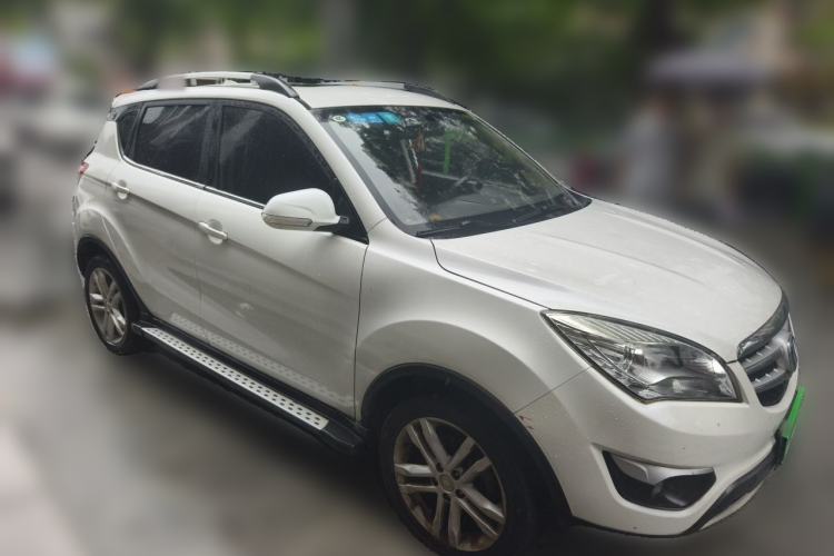 Used CHANGAN CS35 2015 1.6L Manual Luxury Model China V Standard Front Right 45 Deg