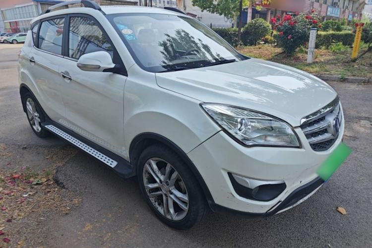 Used CHANGAN CS35 2015 1.6L Automatic Luxury Model China IV Standard Front Right 45 Deg