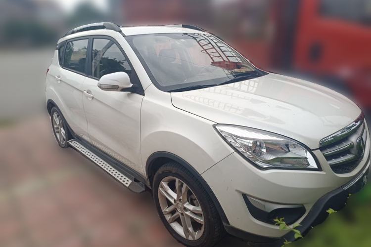 Used CHANGAN CS35 2015 1.6L Manual Luxury Model China IV Standard Front Right 45 Deg