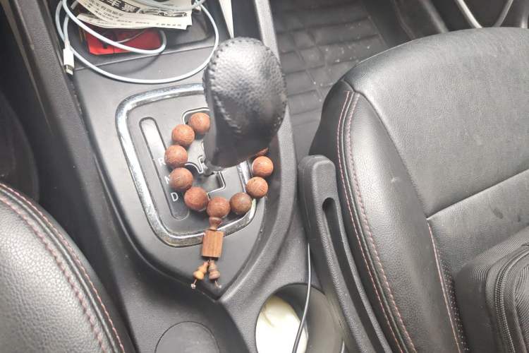 Used CHANGAN CS35 2015 1.6L Automatic Luxury Model China IV Standard Gear Lever