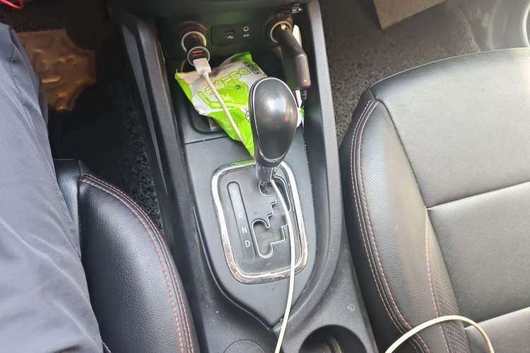 Used CHANGAN CS35 2015 1.6L Automatic Luxury Model China IV Standard Gear Lever