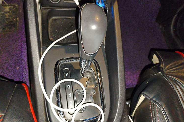 Used CHANGAN CS35 2015 1.6L Automatic Luxury Model China IV Standard Gear Lever