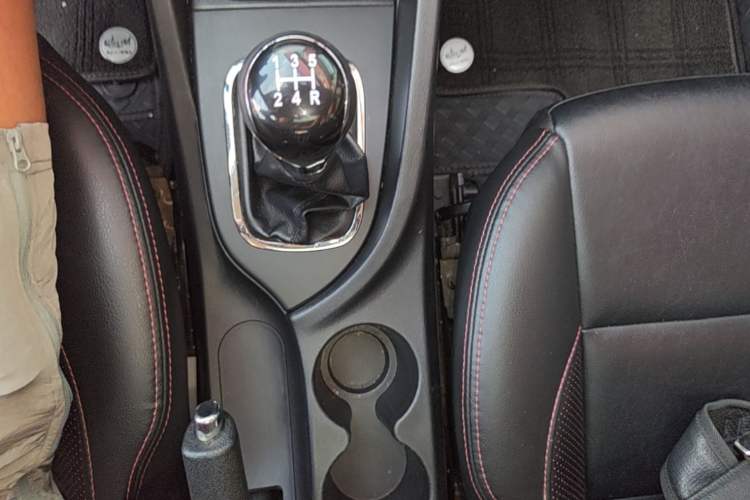 Used CHANGAN CS35 2015 1.6L Manual Luxury Model China IV Standard Gear Lever