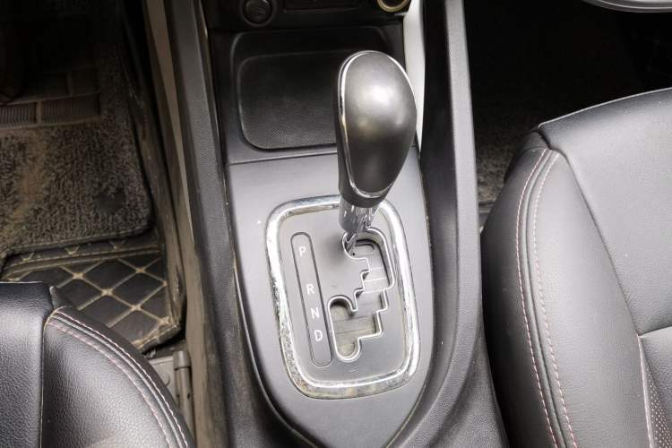 Used CHANGAN CS35 2015 1.6L Automatic Luxury Model China IV Standard Gear Lever