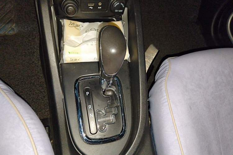 Used CHANGAN CS35 2015 1.6L Automatic Luxury Model China IV Standard Gear Lever