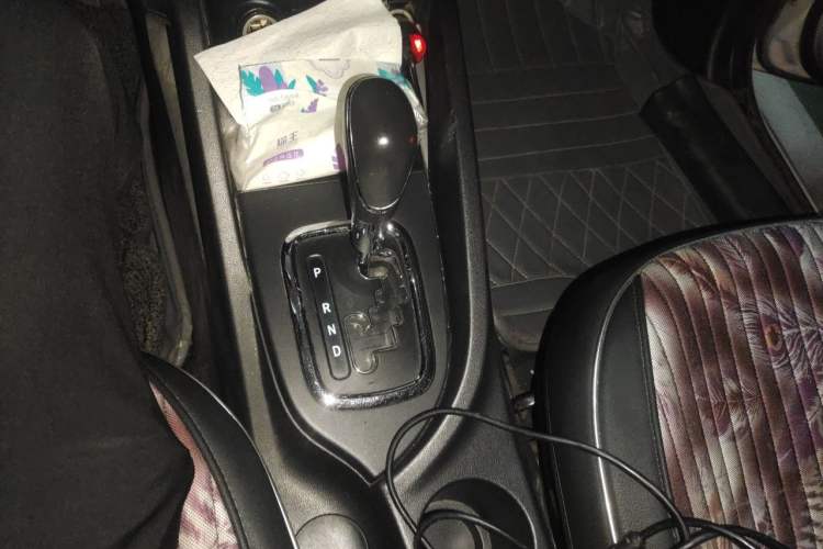 Used CHANGAN CS35 2015 1.6L Automatic Luxury Model China IV Standard Gear Lever