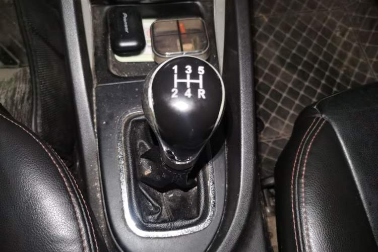 Used CHANGAN CS35 2015 1.6L Manual Luxury Model China IV Standard Gear Lever