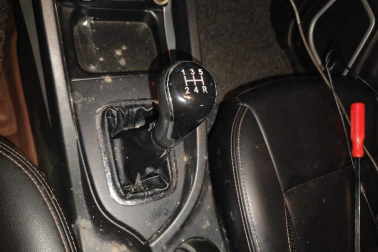 Used CHANGAN CS35 2015 1.6L Manual Luxury Model China IV Standard Gear Lever