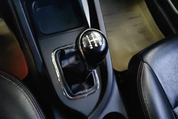 Used CHANGAN CS35 2015 1.6L Manual Luxury Model China IV Standard Gear Lever
