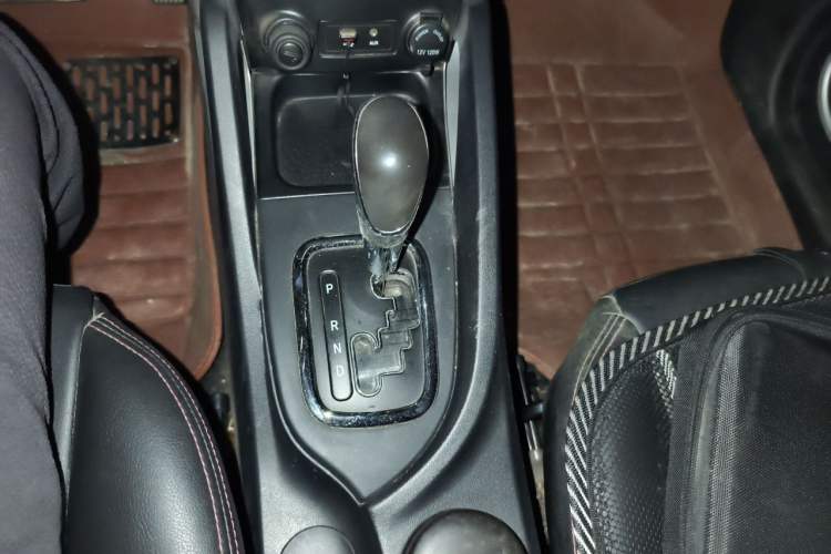 Used CHANGAN CS35 2015 1.6L Automatic Luxury Model China IV Standard Gear Lever