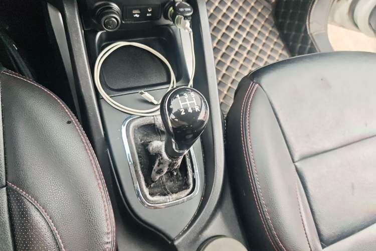 Used CHANGAN CS35 2015 1.6L Manual Luxury Model China IV Standard Gear Lever