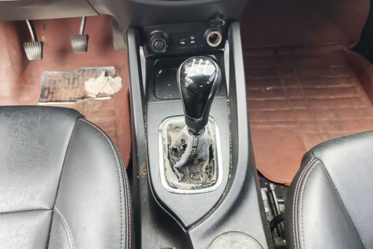 Used CHANGAN CS35 2015 1.6L Manual Luxury Model China IV Standard Gear Lever