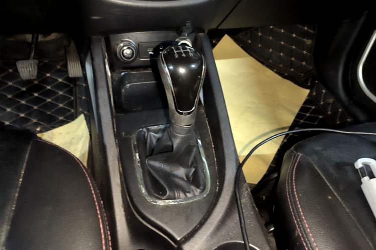 Used CHANGAN CS35 2015 1.6L Manual Luxury Model China IV Standard Gear Lever