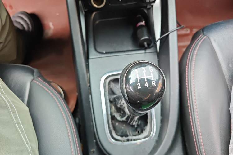 Used CHANGAN CS35 2015 1.6L Manual Luxury Model China IV Standard Gear Lever