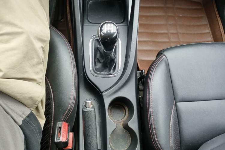 Used CHANGAN CS35 2015 1.6L Manual Luxury Model China IV Standard Gear Lever