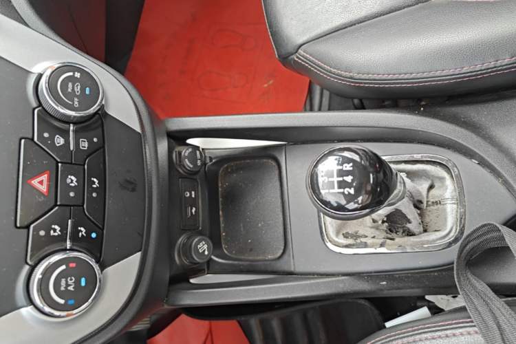 Used CHANGAN CS35 2015 1.6L Manual Luxury Model China IV Standard Gear Lever