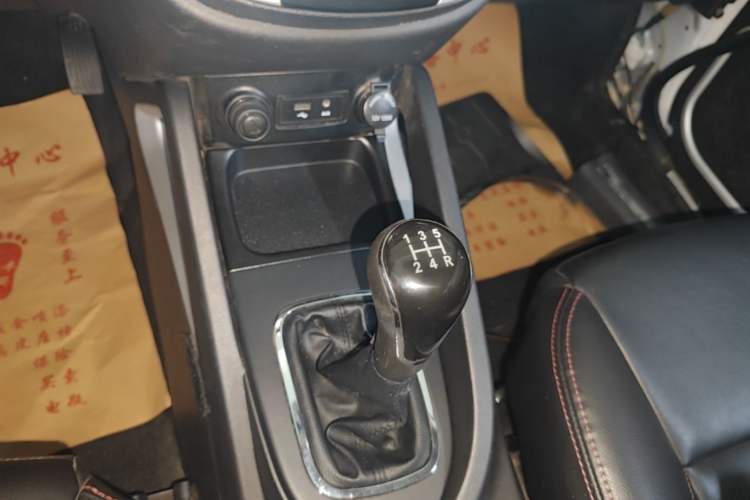 Used CHANGAN CS35 2015 1.6L Manual Luxury Model China IV Standard Gear Lever
