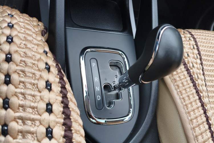 Used CHANGAN CS35 2015 1.6L Automatic Prestige Model China V Standard Gear Lever