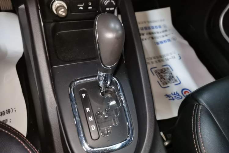 Used CHANGAN CS35 2015 1.6L Automatic Luxury Model China V Standard Gear Lever