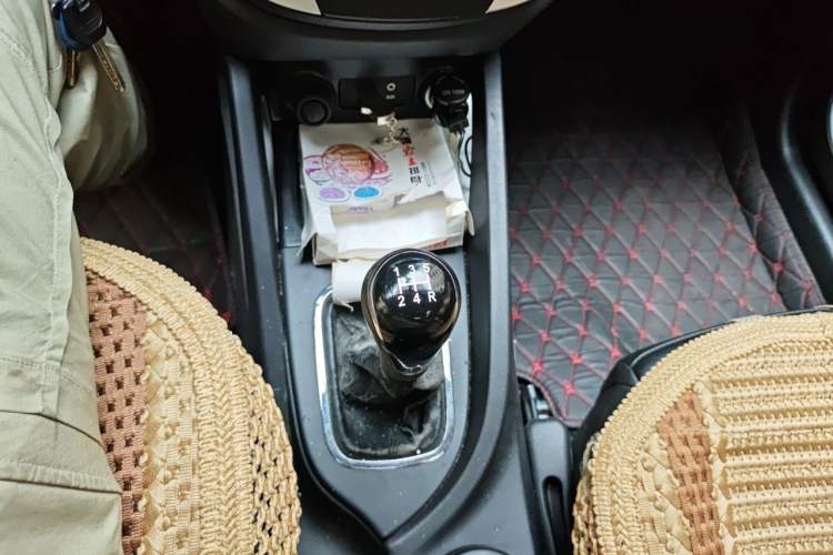 Used CHANGAN CS35 2015 1.6L Manual Luxury Model China IV Standard Gear Lever