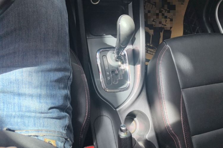 Used CHANGAN CS35 2015 1.6L Automatic Luxury Model China IV Standard Gear Lever